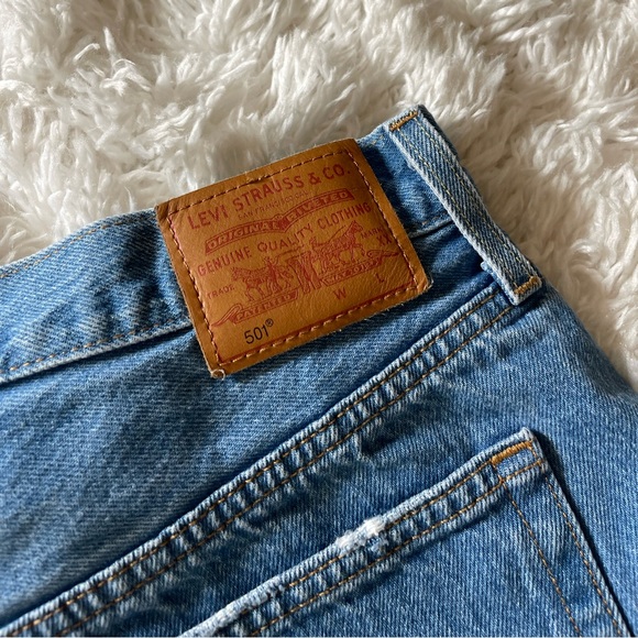 Levi’s 501 Shorts - Picture 1 of 5